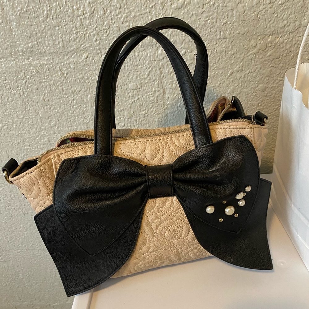 Betty Jonhnson purse